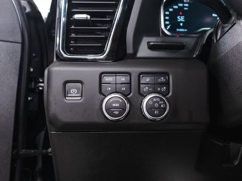 Used 2025 GMC Sierra 3500 Denali w/ Denali Reserve Package AWD/4WD image 18