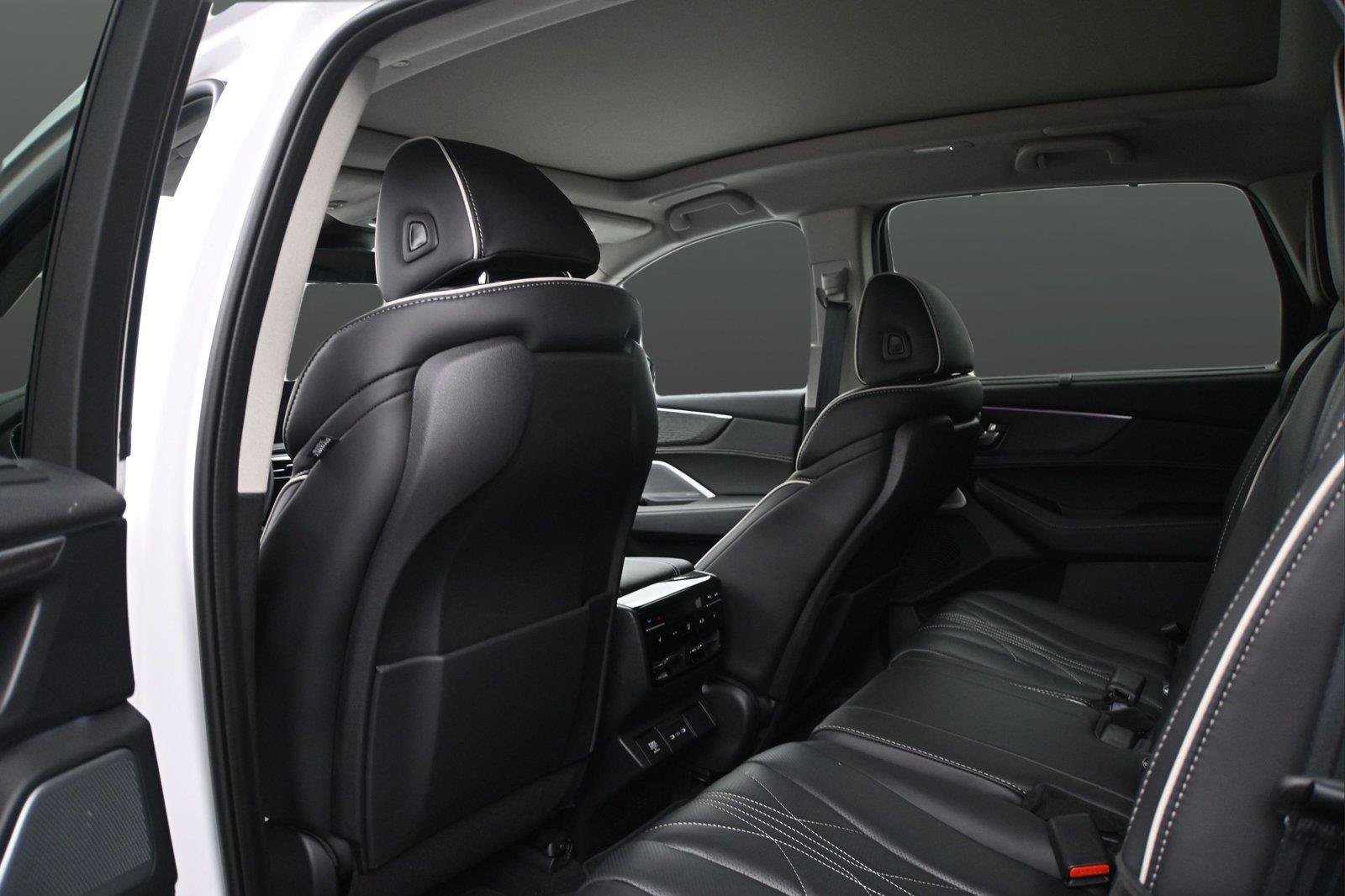 Certified 2026 Acura MDX w/ Advance Package AWD/4WD image 9