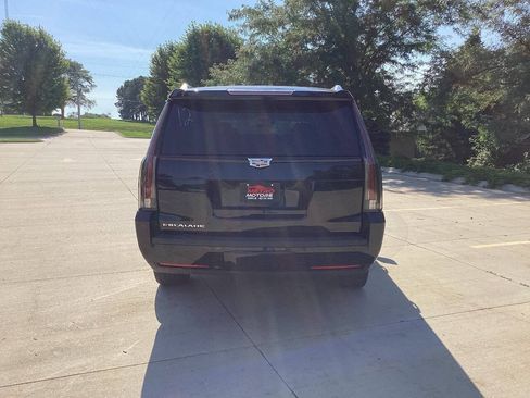 Used 2018 Cadillac Escalade ESV Premium Luxury AWD/4WD image 4