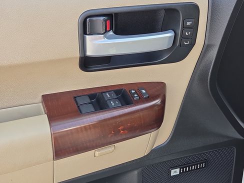Used 2014 Toyota Sequoia Platinum RWD image 15