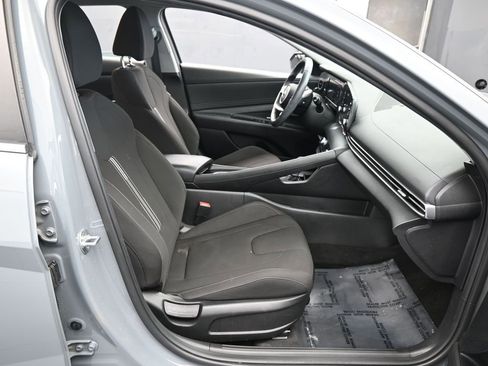 Used 2022 Hyundai Elantra SEL w/ Convenience + Premium Package image 37