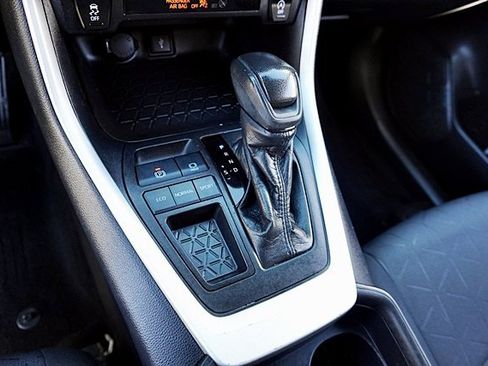 Used 2021 Toyota RAV4 XLE image 30