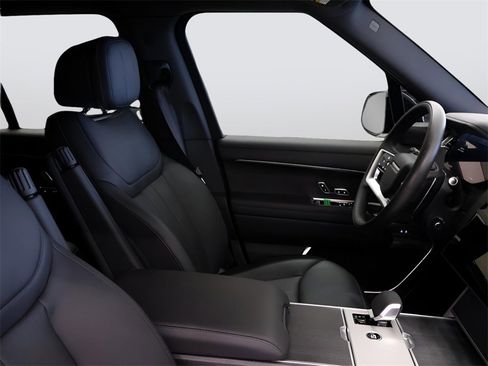 Certified 2025 Land Rover Range Rover SE image 10