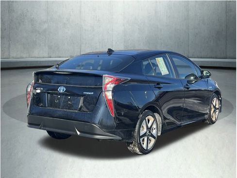 Used 2016 Toyota Prius Three Touring image 10