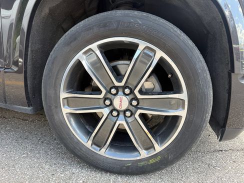 Used 2018 GMC Acadia Denali w/ Technology Package FWD image 10
