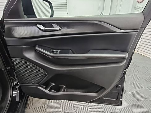 Used 2024 Jeep Grand Cherokee L Laredo image 45