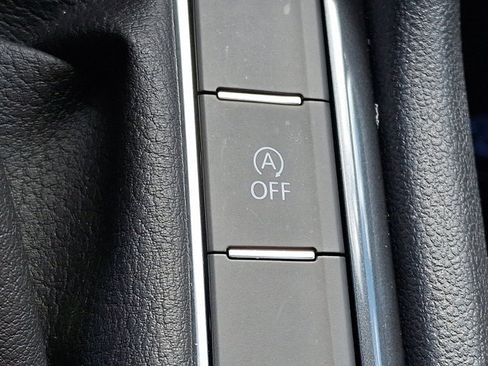 Used 2022 Volkswagen Tiguan SE AWD/4WD image 23