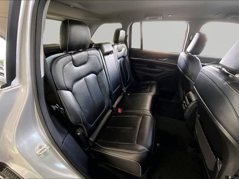 Used 2023 Jeep Grand Cherokee Limited AWD/4WD image 17