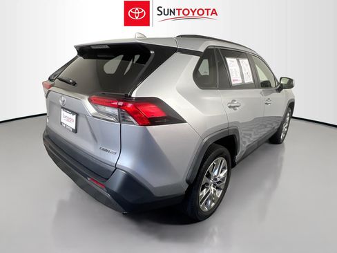 Used 2019 Toyota RAV4 Limited w/ Cold Weather Package FWD image 4