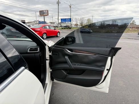 Used 2017 Maserati Ghibli image 46