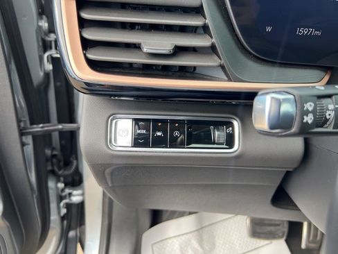 Certified 2025 Buick Envision Sport Touring image 15