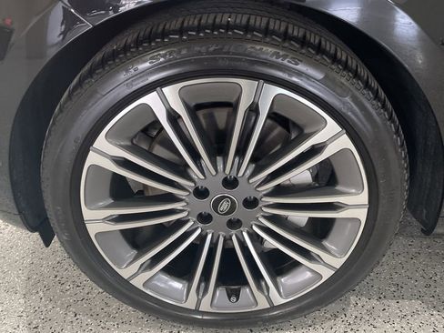 Used 2025 Land Rover Range Rover Long Wheelbase SE image 9