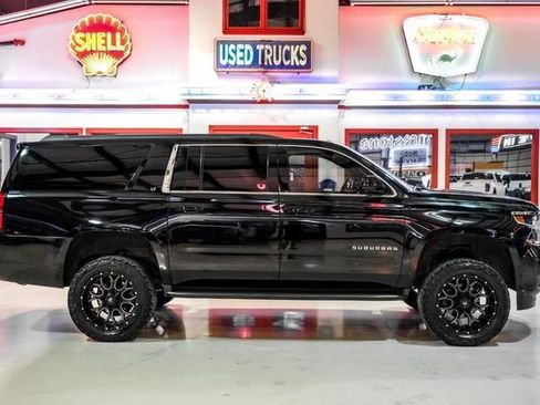 Used 2015 Chevrolet Suburban LT image 9
