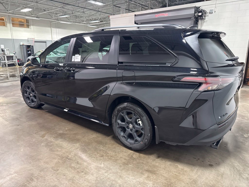 New 2026 Toyota Sienna XLE Woodland Edition AWD/4WD image 5