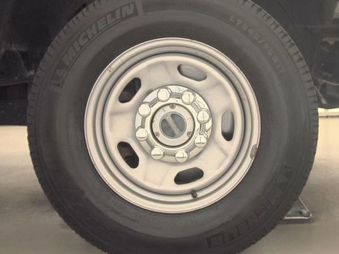 Used 2022 Ford F250 XL w/ Power Equipment Group AWD/4WD image 9