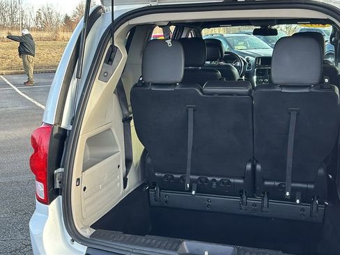 Used 2019 Dodge Grand Caravan SXT image 33