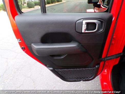 Used 2020 Jeep Wrangler Unlimited Sahara image 18