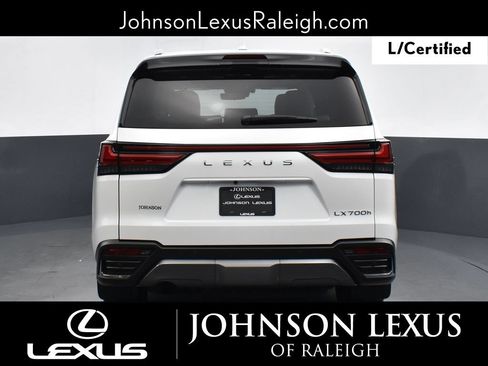 Used 2025 Lexus LX 700h Luxury AWD/4WD image 8