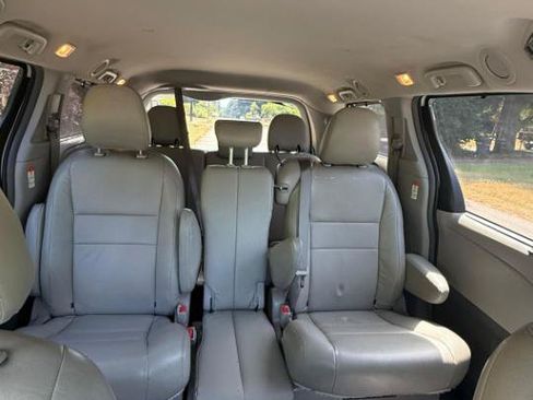 Used 2015 Toyota Sienna LE FWD image 4