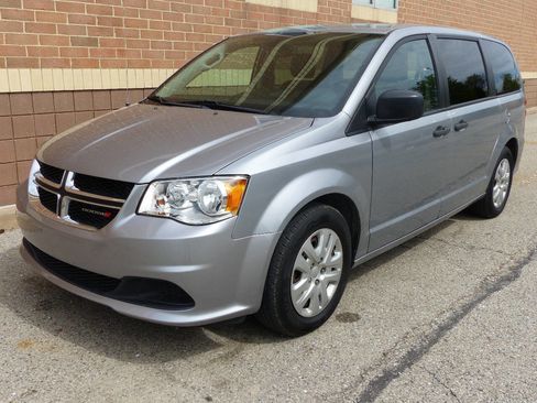 Used 2019 Dodge Grand Caravan SE w/ UConnect Hands-Free Group FWD image 6