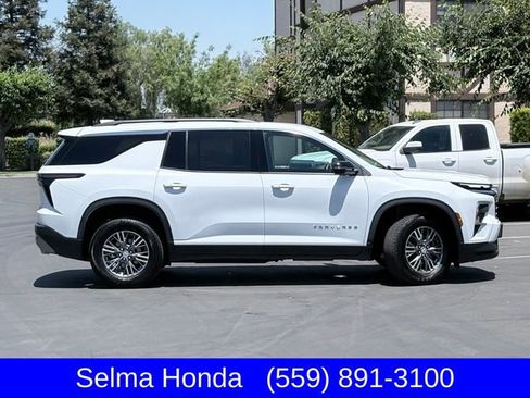 Used 2024 Chevrolet Traverse LT AWD/4WD image 4