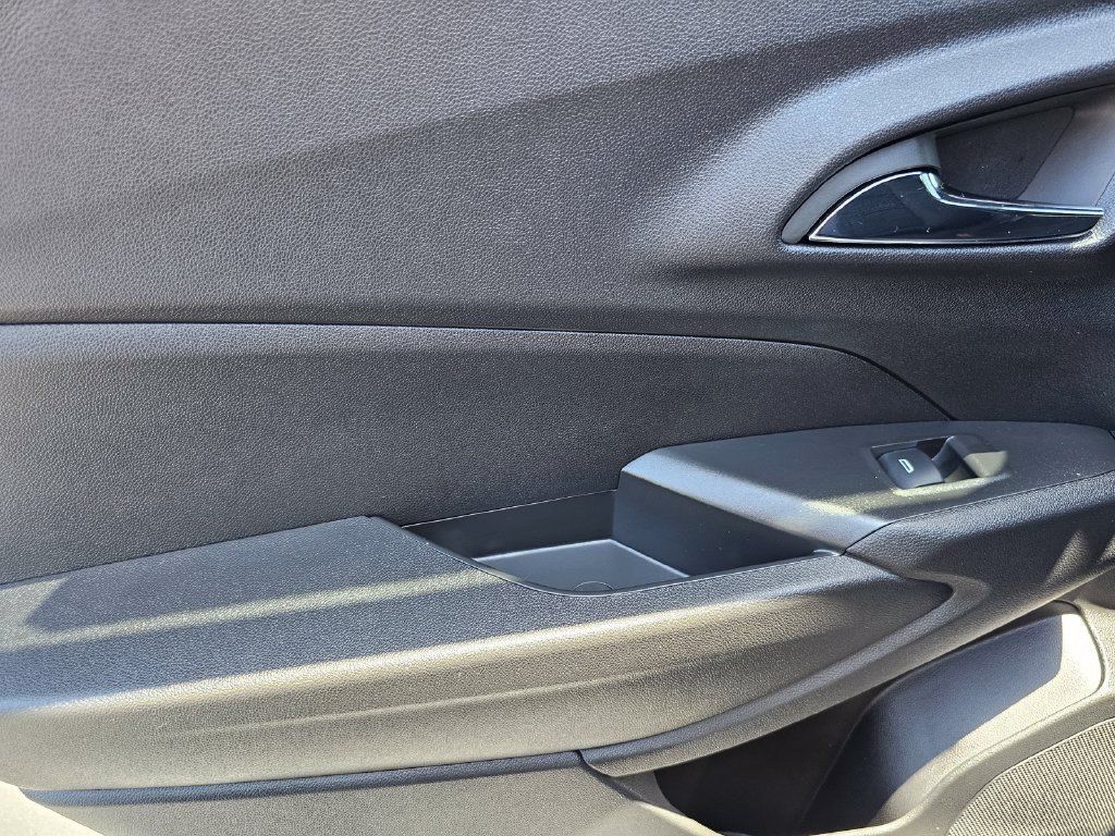 New 2026 Chevrolet Trax RS w/ Sunroof Package FWD image 16