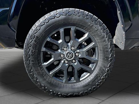 Used 2023 Toyota Tundra Platinum AWD/4WD image 11