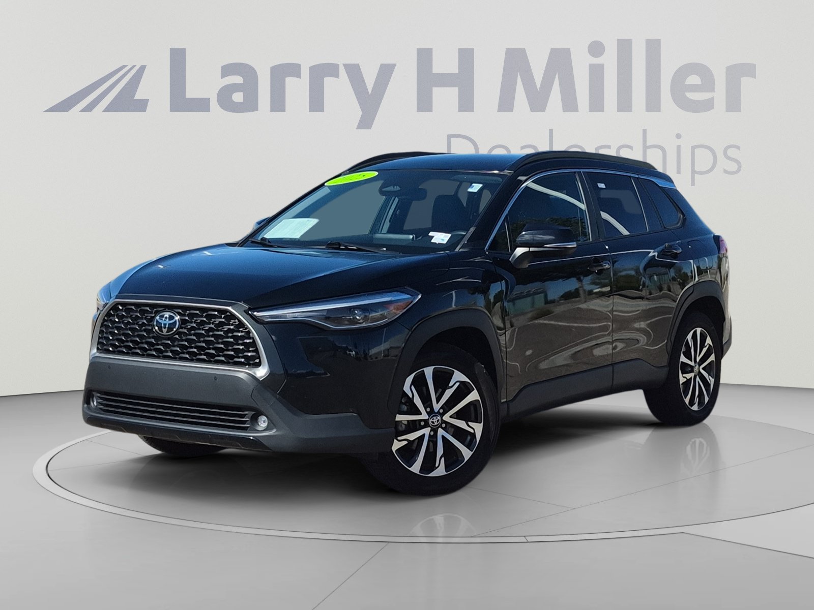 Certified 2025 Toyota Corolla Cross XLE AWD/4WD image 1