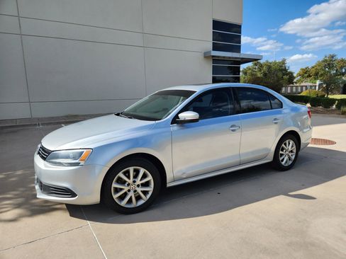 Used 2014 Volkswagen Jetta SE image 4
