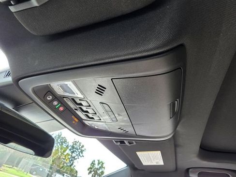 Used 2025 Cadillac XT4 Premium Luxury FWD image 37