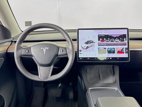 Used 2025 Tesla Model Y Long Range image 13
