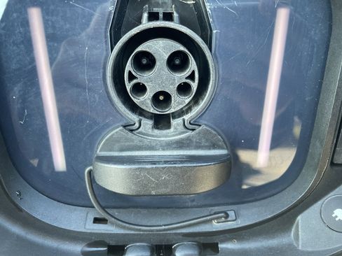 Used 2023 Mercedes-Benz EQS 580 4MATIC SUV image 64