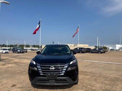 Certified 2024 Nissan Rogue SV FWD image 5