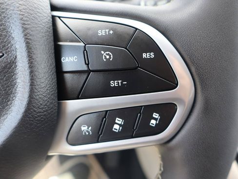Used 2023 Chrysler Pacifica Touring-L FWD image 18