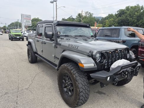 Used 2022 Jeep Gladiator Sport AWD/4WD image 2