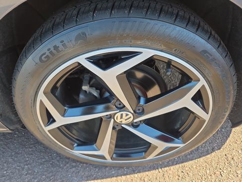 Used 2020 Volkswagen Passat 2.0T R-Line image 11