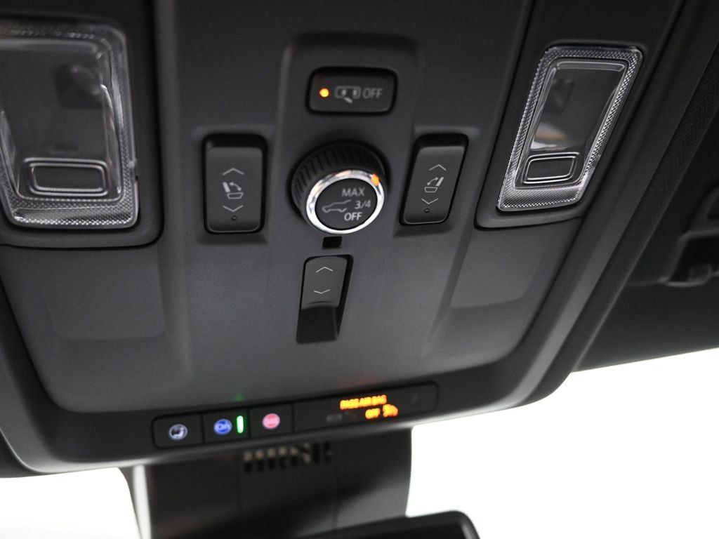 Used 2025 Chevrolet Suburban Premier AWD/4WD image 28