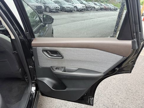 Used 2021 Nissan Rogue S FWD image 17