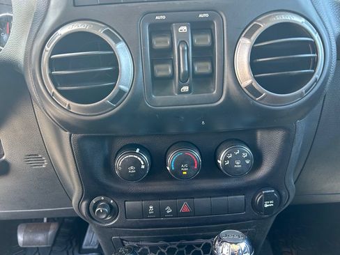 Used 2015 Jeep Wrangler Unlimited Sport w/ Quick Order Package 24S AWD/4WD image 22
