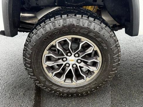 Used 2022 Chevrolet Colorado ZR2 image 17