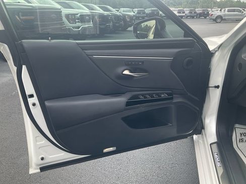 Used 2024 Lexus ES 300h w/ Technology Package FWD image 17
