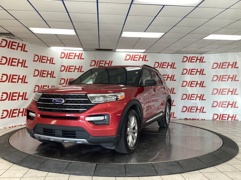 Used 2020 Ford Explorer XLT w/ Equipment Group 202A AWD/4WD image 3