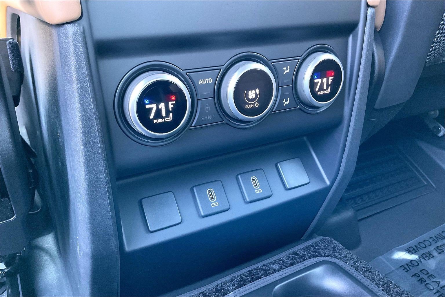 New 2026 Land Rover Defender 130 X-Dynamic SE AWD/4WD image 24