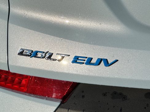 Used 2023 Chevrolet Bolt EUV Premier image 47