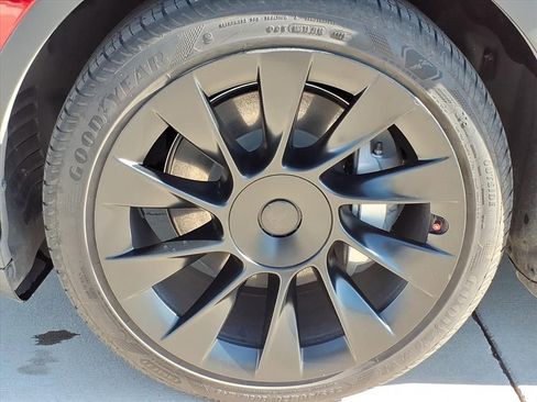 Used 2023 Tesla Model Y Long Range image 9