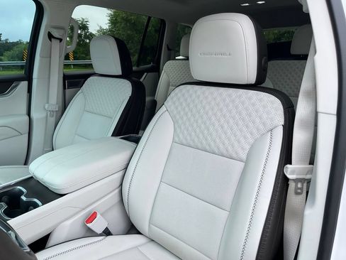 Used 2025 GMC Acadia Denali w/ Super Cruise Package AWD/4WD image 18