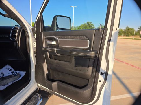Used 2024 RAM 2500 Big Horn AWD/4WD image 25