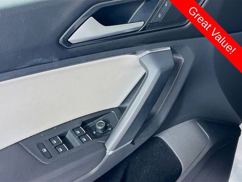 Used 2018 Volkswagen Tiguan SE w/ Panoramic Sunroof Package FWD image 10