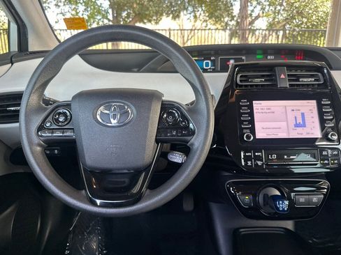 Certified 2020 Toyota Prius LE w/ Carpet Mat Package image 18