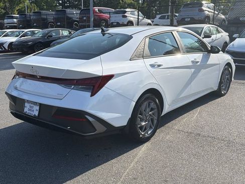 Certified 2026 Hyundai Elantra Hybrid FWD image 7